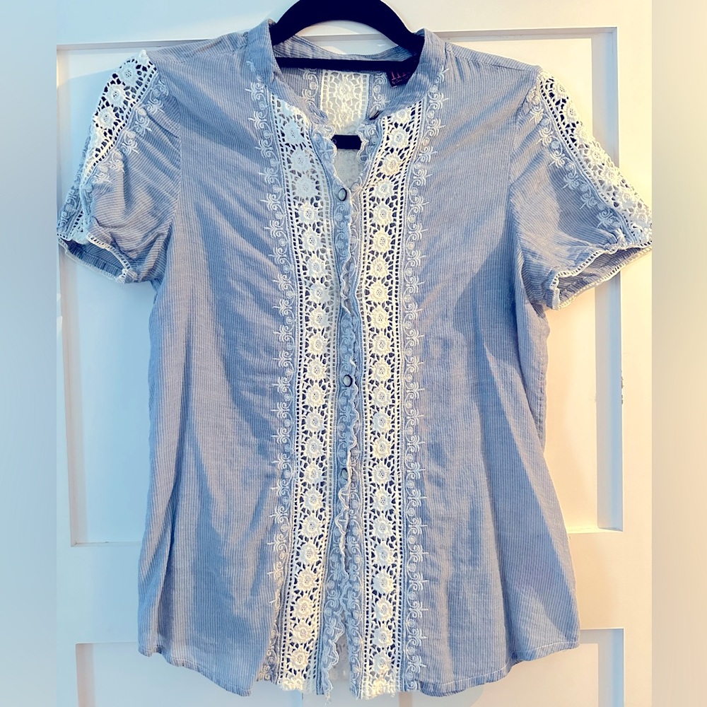 Embroidered Short Sleeve Blouse